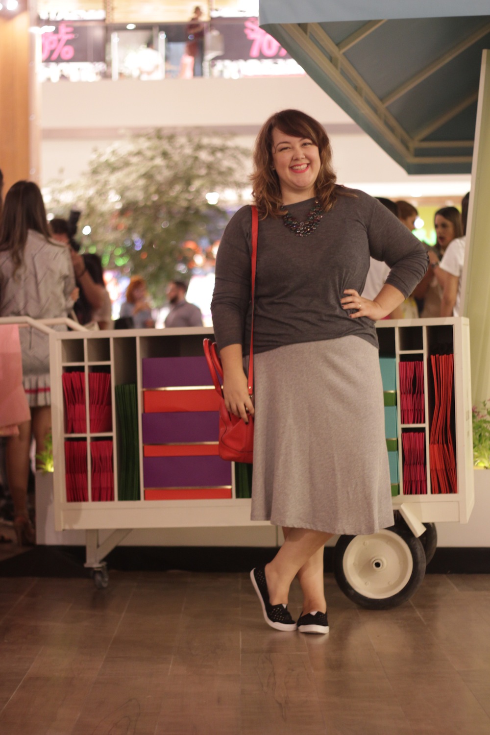 look-plus-size-saia-midi